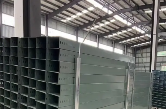 電纜橋架安裝圖片展示，寬度、高度和厚度相關(guān)說(shuō)明